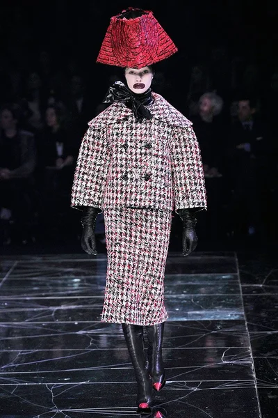 Look 3